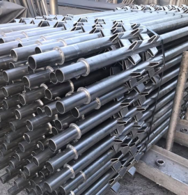 Giàn Giáo Nêm Có Mấy Loại? Phân Biệt Các Dòng Phổ Biến Trên Thị Trường