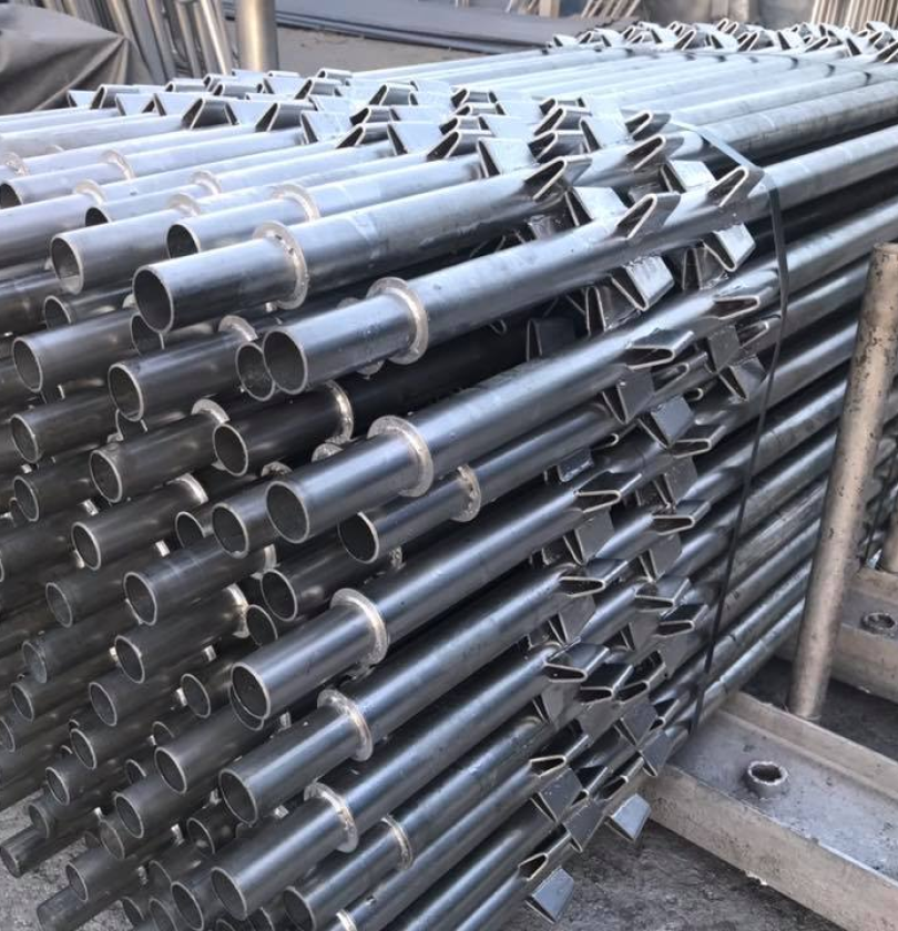 Giàn Giáo Nêm Có Mấy Loại? Phân Biệt Các Dòng Phổ Biến Trên Thị Trường